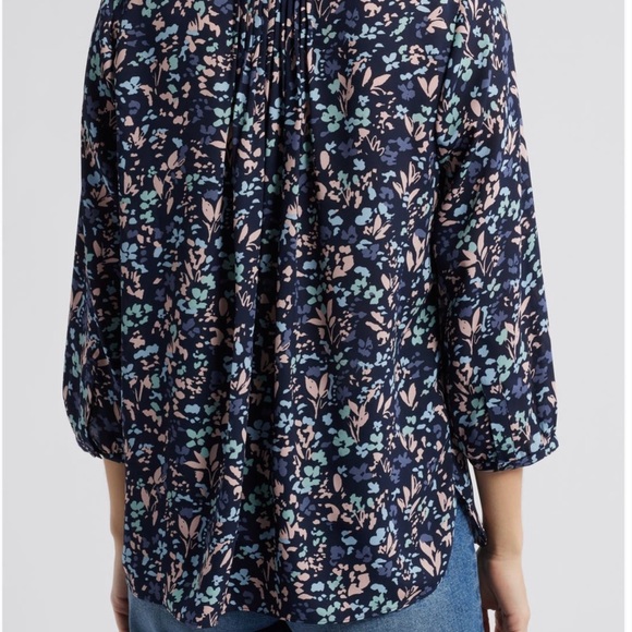 NYDJ Navy Floral Pintuck Blouse NWT - Picture 3 of 6
